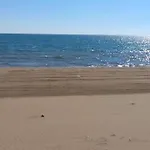 Nyaraló παραθαλάσσια στην παραλία κατακόλου
