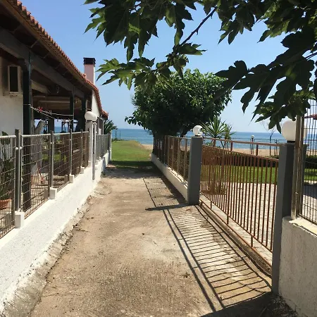 Nyaraló παραθαλάσσια στην παραλία κατακόλου *